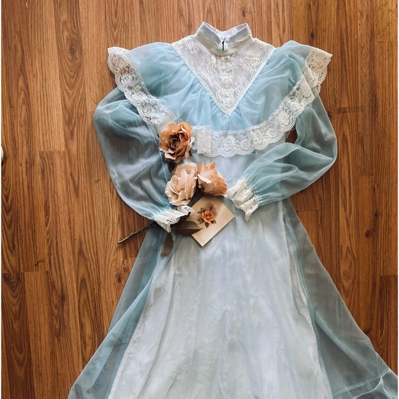 Vintage 1970s Cottagecore prairie dress in storm cloud blue lace chiffon puff - Picture 4 of 8